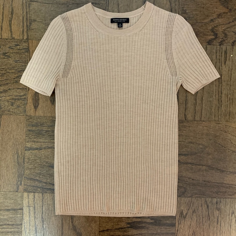 BANANA REPUBLIC tan sweater shirt